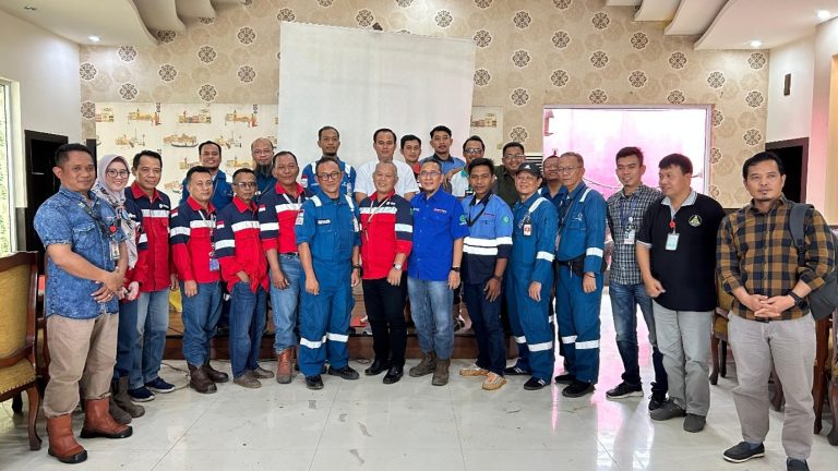 Establishing Friendship Between Stakeholders Putra Muba Coal Holds Company Environment Forum